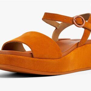 CAMPER |